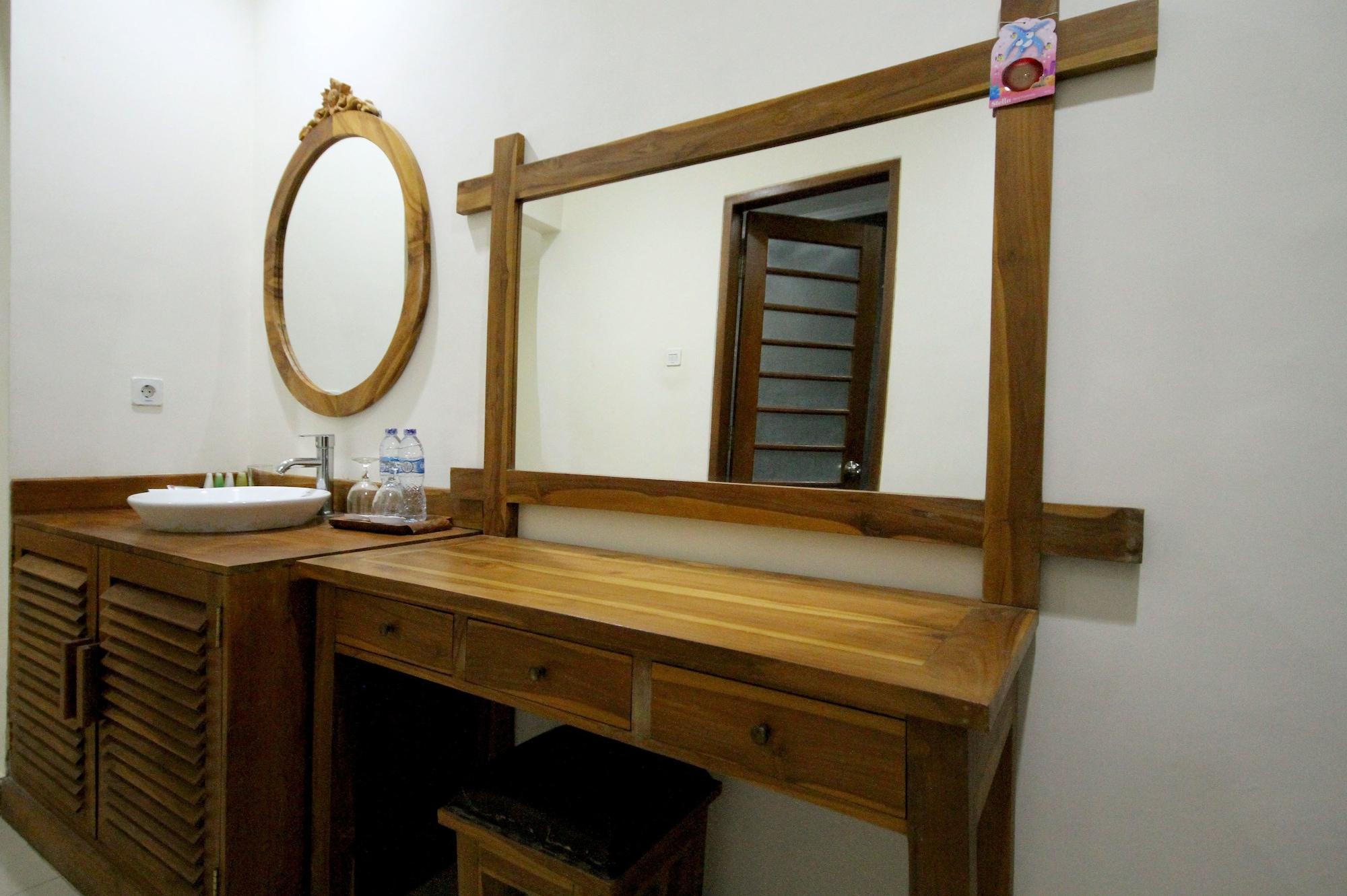 Swastika Guesthouse Sanur Bagian luar foto